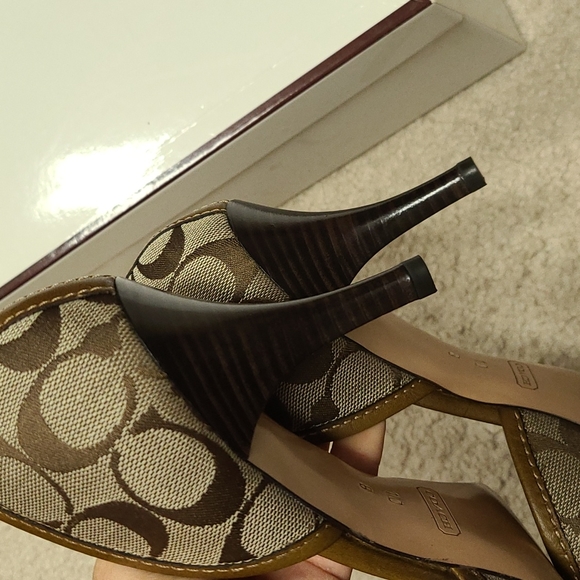 🆕️ *RARE* Coach Alecksa Sig Heels Size 10 - Picture 5 of 7